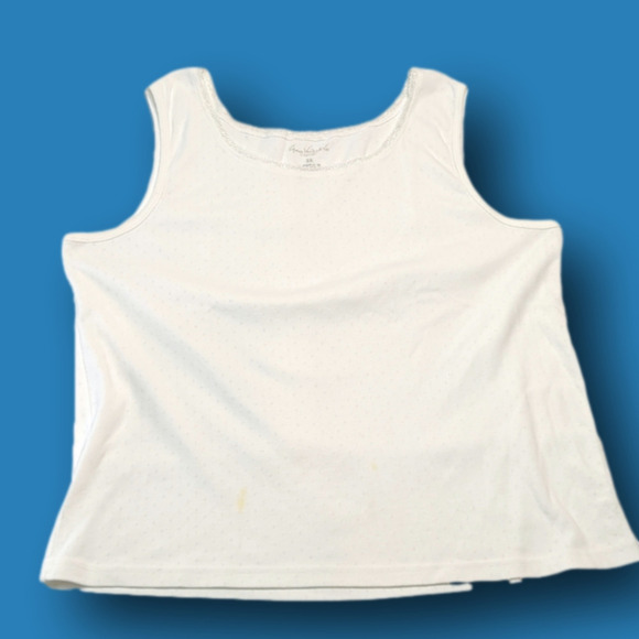 Gloria Vanderbilt Tops - GLORIA Vanderbilt lace trim tank